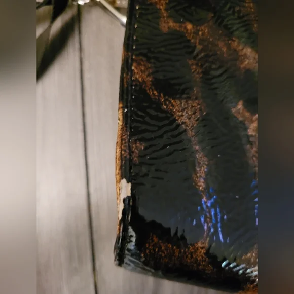 Guess Purse - Picture 3 of 4